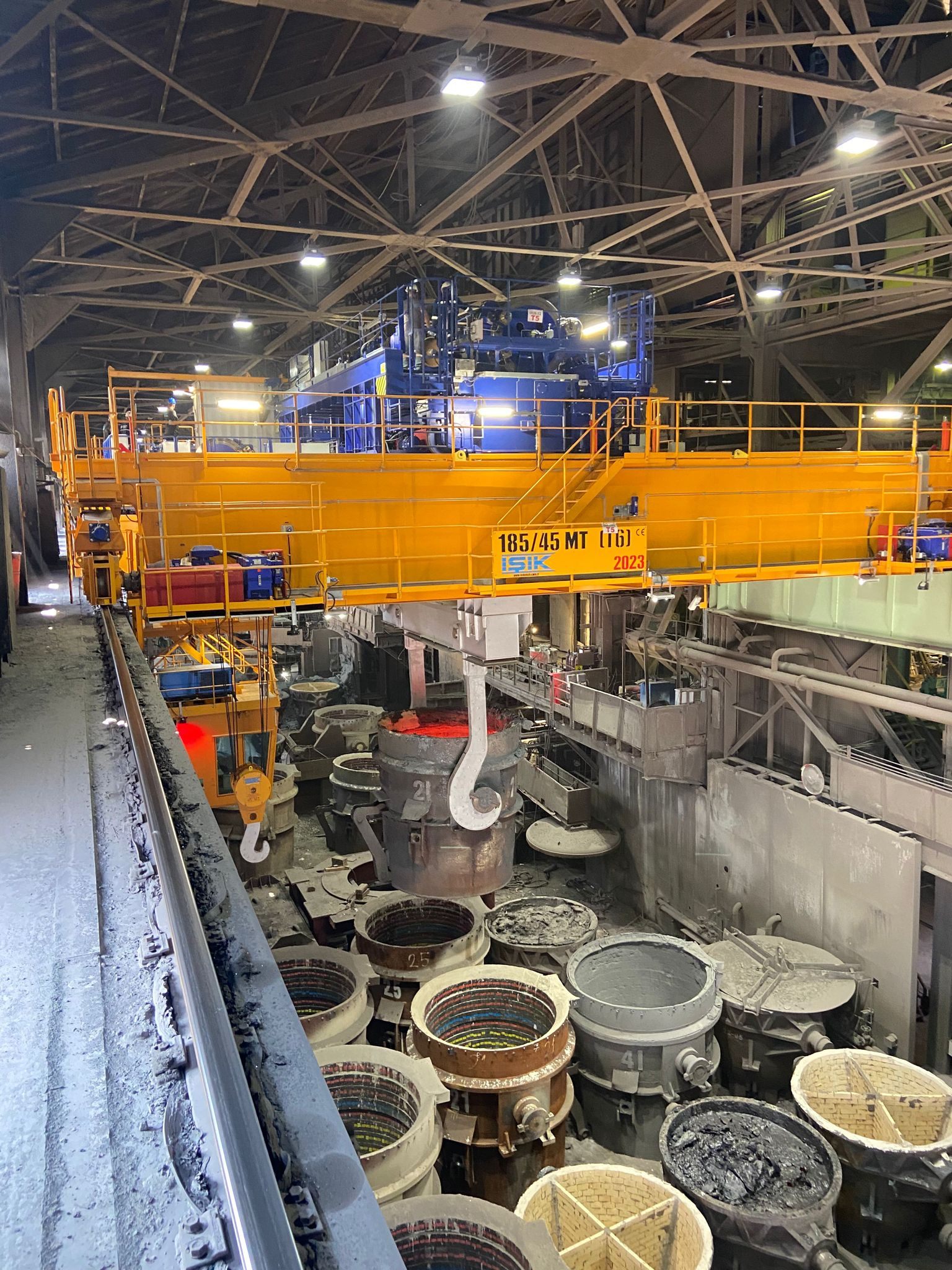 Steel meltshop crane over ladles