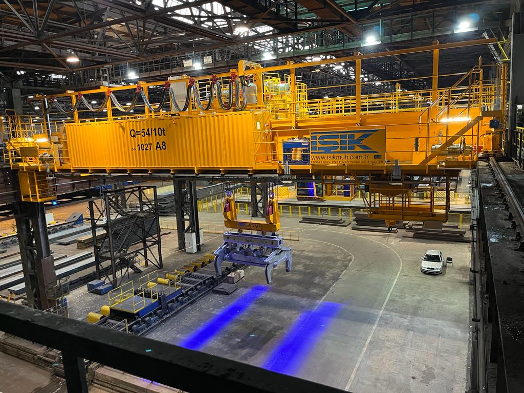 Slab-handling overhead cranes in a plate mill